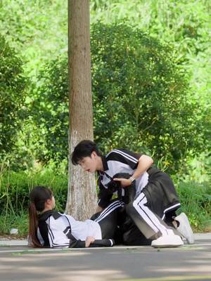 ၁၀ နှစ်ကြာ တိတ်တခိုးအချစ်